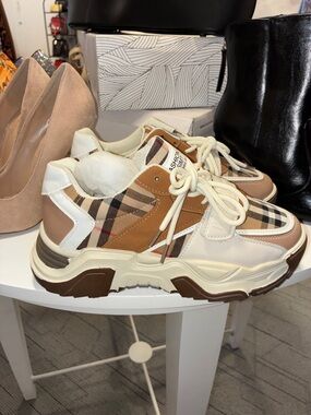 Women’s shoes